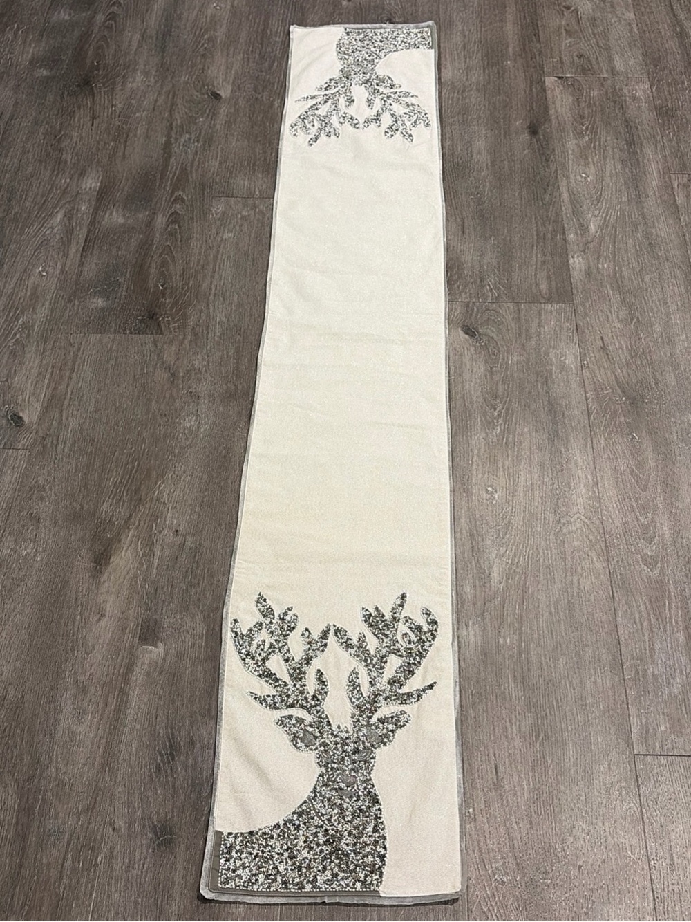 VTG Pier 1 Imports 13”x73” Beaded Table Runner Reindeer Silver White Winter Deer